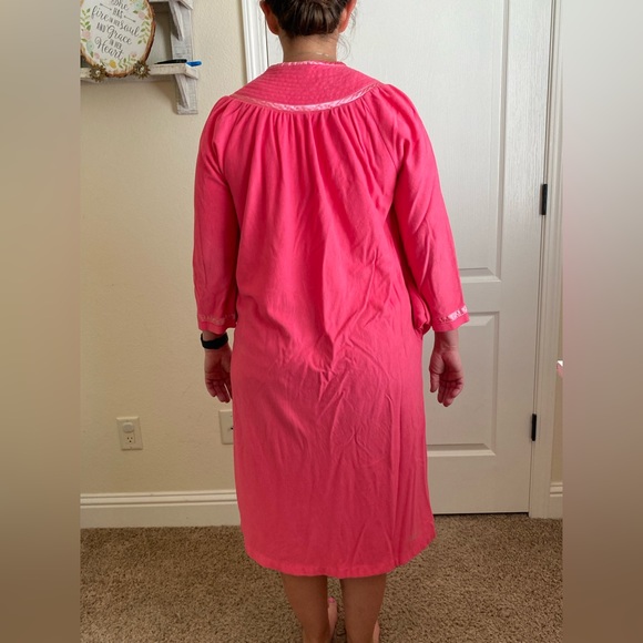 VINTAGE Ashley Ames Pink Robe size Medium - Picture 2 of 16